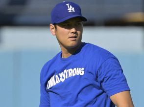 大谷翔平がデコピンと球場入り、球団ＳＮＳが秘蔵ショット…大谷＆デコピンボブルヘッド人形配布デー