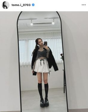 板野友美、ミニ丈を着こなす秋服ショットを公開！細くて長い美脚に「どの服着ても似合う」とファン絶賛