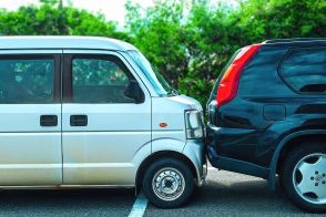 駐停車禁止場所に路駐しているクルマにぶつかった！　それでも基本「ぶつけた側が悪い」のが現実だった