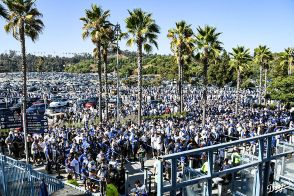 大谷翔平の“限定人形”めぐり球場大混乱　異例の開門早め…もらえずブーイングも