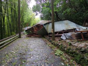 民家の倉庫が倒壊　市道通行止め　長崎市