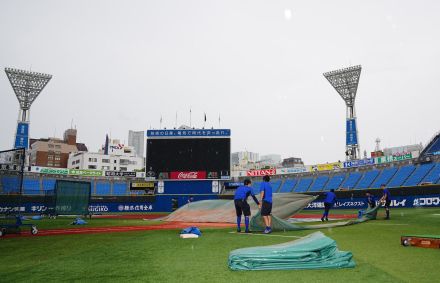 【阪神】DeNA戦中止受けて岡田監督、選手らが練習行わず帰阪　台風10号がプロ野球にも打撃