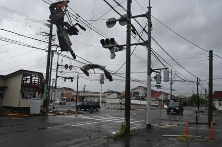 台風10号、31日にかけ西日本を東へ進む見通し　災害に警戒