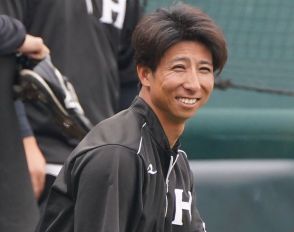 「仲間っていいですね」引退表明のロッテFA加入戦士に元同僚が感謝のサプライズ、助っ人もエール「まだ戦い続けろ兄弟、君はいい選手だ」