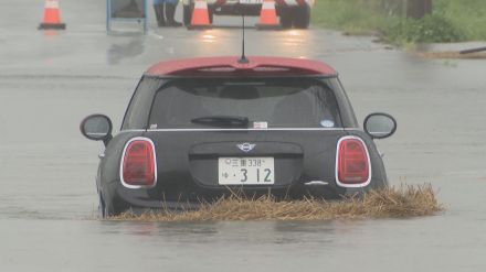 台風10号 接近前から東海地方は大雨に 冠水した道路で車が立ち往生 見えない深みで転倒する人も