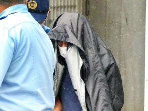 介護必要な妻と2人暮らし、77歳夫に何が…「手で首を絞めた」殺人容疑で送検　死因は窒息　阿久根署