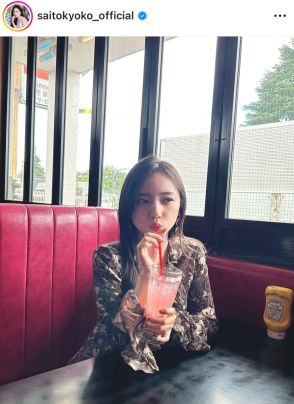 齊藤京子、カフェでの“あざとショット”にファンもん絶「この世で１番好き」「デコだし良すぎる」の声