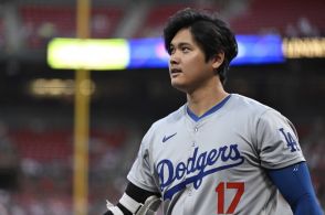 大谷翔平、“えびぞり”ジャンプで打球避ける　MLBが危機一髪の瞬間を紹介「ニンジャ」「避けた後の表情ｗ」