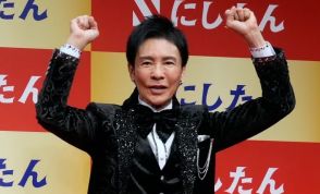 郷ひろみさんが「猫背」に効くというエクササイズを公開。「自分では気づかないトレーニングポイントに違いない」「肩こりにも効きそう」と好評