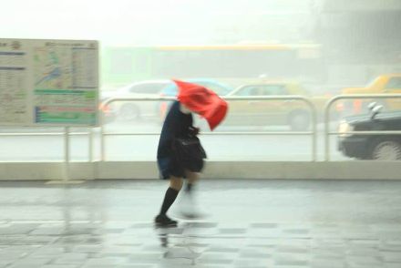 「強風が吹き込むと、屋根が飛ばされます」　台風で被害をもたらす暴風に警視庁が注意喚起