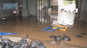 大雨の二宮町　川が氾濫し住宅街の浸水や道路が冠水