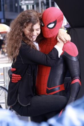 メイおばさん女優、『スパイダーマン』撮影で好きだったのはトムホとゼンデイヤが恋に落ちるのを見ること