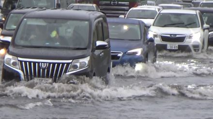 冠水した道路、車で走行する時どうすれば? 車で水が深いところを走るとエンジンが水を吸い込んでしまう可能性　最悪の場合は破損“エンジン停止”も どう対処したらいい?　北海道