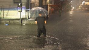 「水がおへそくらいまで来て」台風10号接近の影響で大雨…住宅や車など冠水被害が相次ぐ 静岡県内では今後も線状降水帯の恐れ