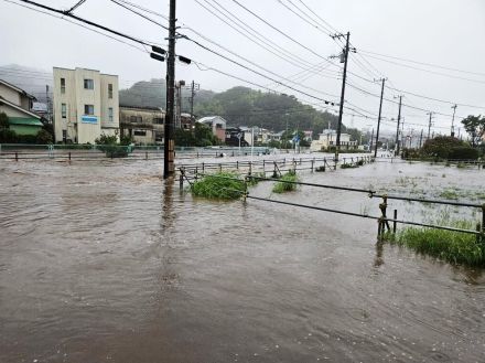 台風１０号に伴う大雨、神奈川で４００ミリ超　河川が氾濫、土砂崩れも