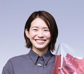 【バレー】古賀紗理那さんがママに!?抱っこする１歳幼児は木村沙織さん長男　笑顔満載ショット