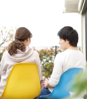 男性に「年収だけ」を求める時代は終わった…婚活市場の女性から容姿、対話スキルが重要視されている理由