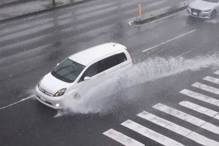 「冠水注意？大丈夫でしょ」が命取りになる理由 進まない開かない…ヤバイ！ 水が引いてからもリスク大