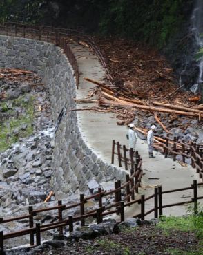 高千穂峡手すり３０メートル流失　遊歩道立ち入り禁止に