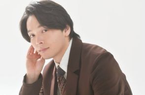 精神科医を演じた中村倫也「分厚い本を10冊くらい読みました」