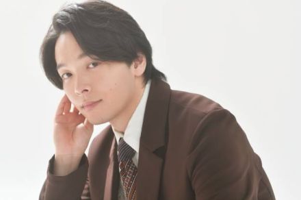 精神科医を演じた中村倫也「分厚い本を10冊くらい読みました」