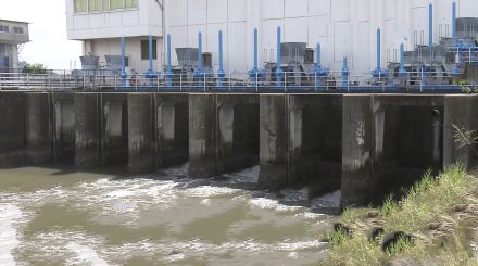 「水門操作により氾濫のタイミング遅らせられる」　ゲート閉めて排水　三重・伊勢市