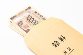 公務員の給料は役職に応じた「級」と経験年数に応じた「号給」で決まると聞きました。民間企業のように成果を上げても昇給しないのですか？