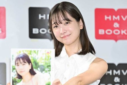 “ミスマガ女王”今森茉耶、初写真集は100点　お気に入りは地元プールでのカット「小学生に戻ったような幼い顔」