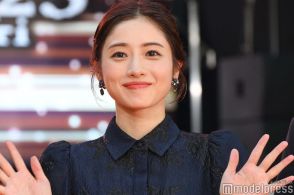 石原さとみら「アンナチュラル」約6年越し過去ショット再現が話題「最高のチーム」「変わらなくてすごい」