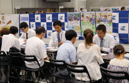 「食堂はどんなメニュー？」「修学旅行先は」　京都私立中高展　来場者、学校生活にも関心