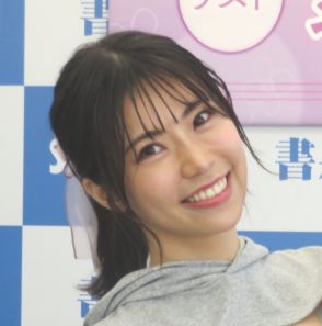 鈴木ふみ奈、スケスケ布まとい美しい背中や肩、足を披露「生まれたまんまのふみ奈みたい」