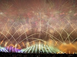 全国花火競技大会「大曲の花火」　台風の直撃免れ、夏の夜空を花火が彩る