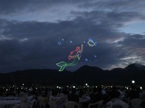 「大曲の花火」夜の部でディズニードローンショー　オープニングを飾る