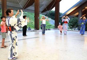 炭坑節など笑顔で練習　三重盆部、7日に「盆踊りライブ」　三重・多気