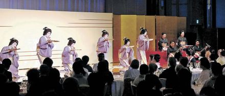 金沢芸妓が京芸舞妓と競演　京都で駒井さん三回忌催し　遺志継ぐ心意気を示す