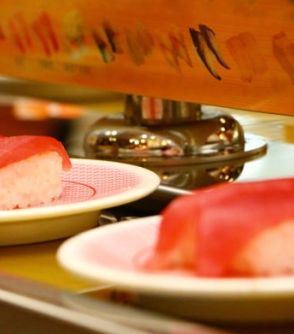 世界的”SUSHIブーム”で日本人が魚を買えなくなっている…！「サーモン価格は10年で2.5倍」庶民の味方「回転寿司」に迫る危機