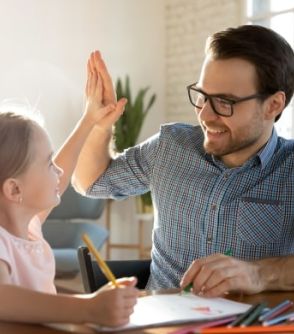 なんでも「すごい！」と言ってしまっては逆効果…シリコンバレー式「子どもの自己肯定感を高める」ほめ方