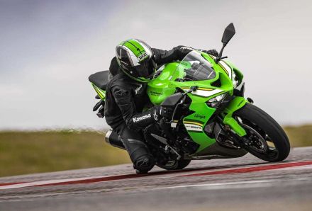 カワサキ ニンジャZX-6R/KRTエディション〈いま国内で買える新型バイクカタログ〉余裕のある低中速トルクを確保