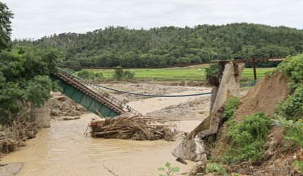 豪雨で不通のＪＲ米坂線、復旧巡り新潟・山形両県の知事が会談