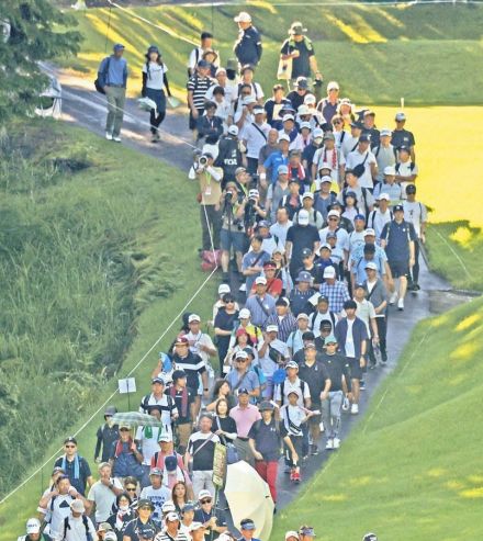 【女子ゴルフ】21歳初ラウンドに小林夢果「なんだかドキドキがありました」66で上がり8位に食い込む