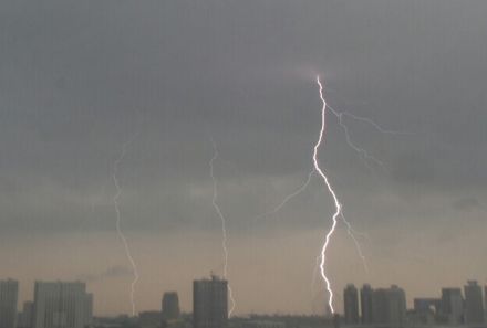 ゲリラ豪雨から身を守れ！　みんな知らない「カミナリの基礎知識」