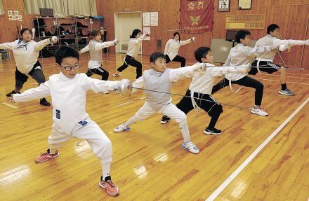 フェンシング熱じわり　パリ五輪でメダルラッシュ　金沢のクラブ、刺激受け練習に汗