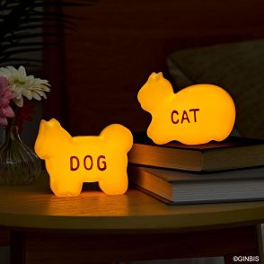 ＜たべっ子どうぶつ＞DOGとCATが手のひらサイズのルームライトに　ビスケット色の優しい光