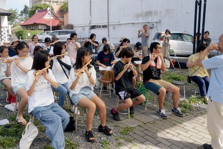 本番へ総仕上げ　親子で横笛　花巻ばやし優雅に