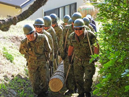 鹿児島県　龍郷町秋名・幾里　「ショチョガマ」設営　ボランティア100人が汗　9日、日の出前にアラセツ行事