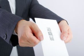 「若手社員が転勤を嫌い退職。準備が無駄に…」辞めていく社員に賠償・罰金を求めることは可能なのか？　弁護士が回答