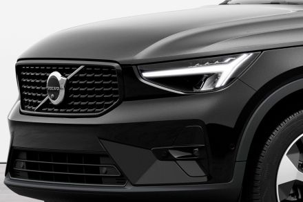 「ボルボXC40」の特別仕様車「ダークエディション」　サンルーフが付いて再登場