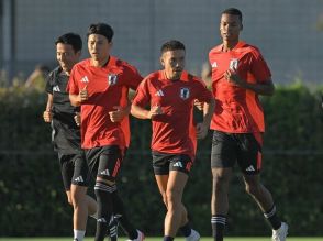 長谷部コーチが選手以上の存在感！ 日本代表がW杯最終予選に向けて初日の練習を実施