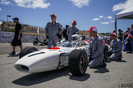 ホンダが「F1初優勝」をマークした伝説のマシン「59年ぶり」に米国で疾走！ サーキットに響く「ホンダミュージック」の心地よさとは？