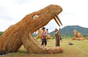 迫力の大蛇に風神雷神・・・材料は米どころならでは！新潟市でわらアートまつり